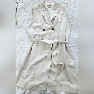 Sleeveless Beige Double-Breasted Dress